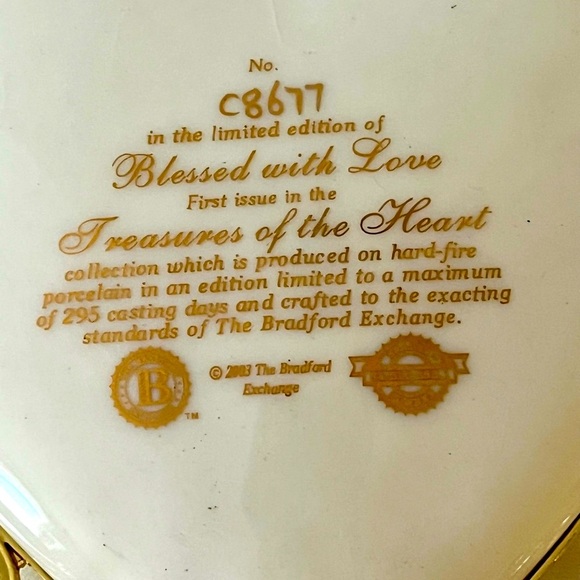 Floral Heart-Shaped Jewelry Box with Gold Accents - Picture 5 of 12